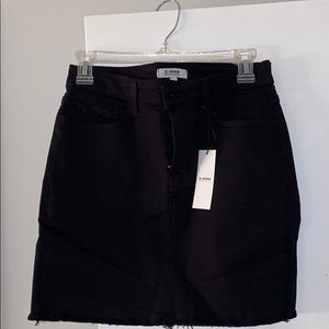 Women’s LuLus skirt
